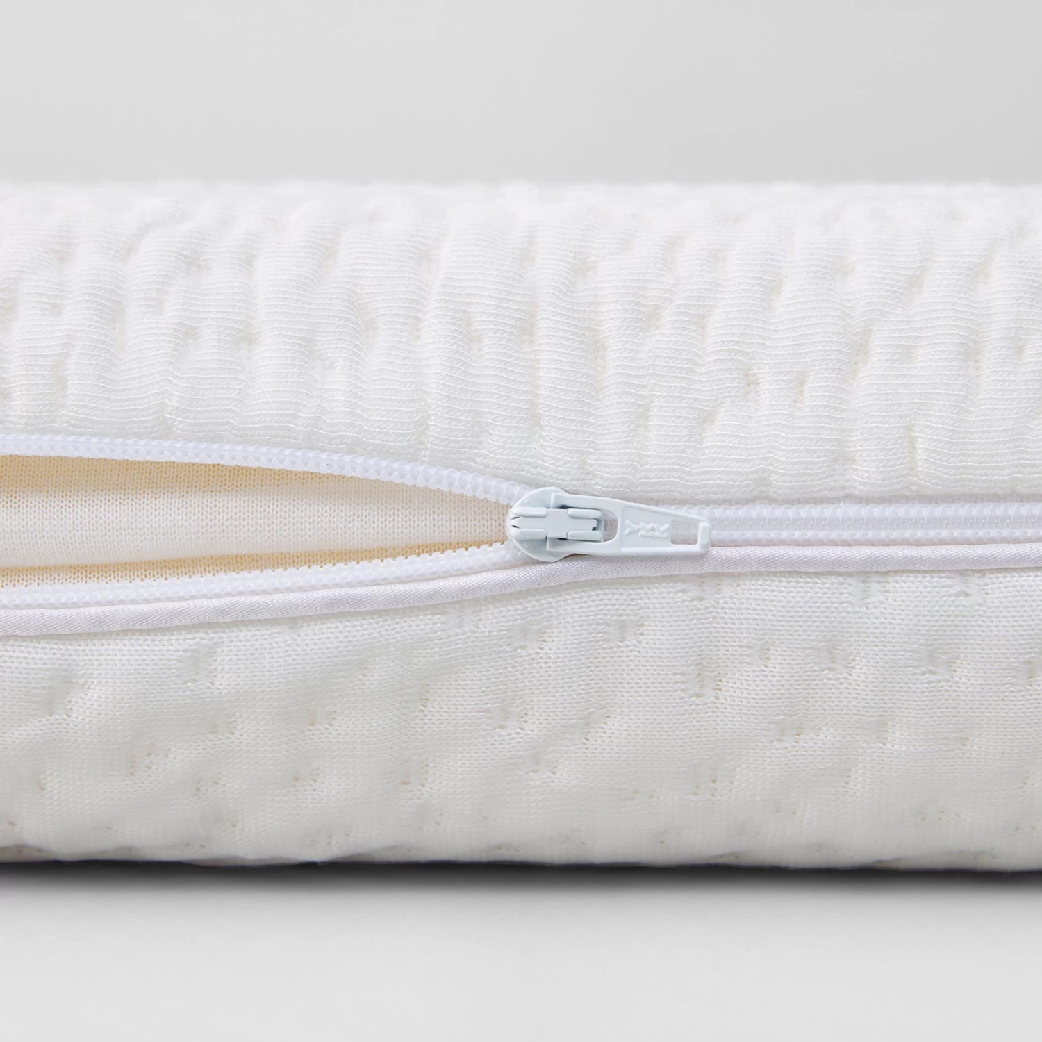 Deluxe Travel Blanket By Sheridan 4 Deluxe Travel Blanket By Sheridan - Image 2