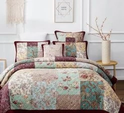 Dramatic Floral Bedspread Set By Classic Quilts